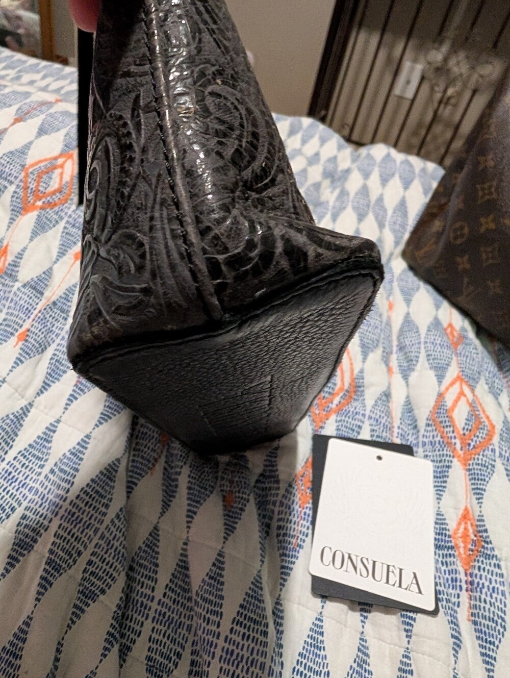 Consuela Downtown Crossbody - Picture 3 of 7